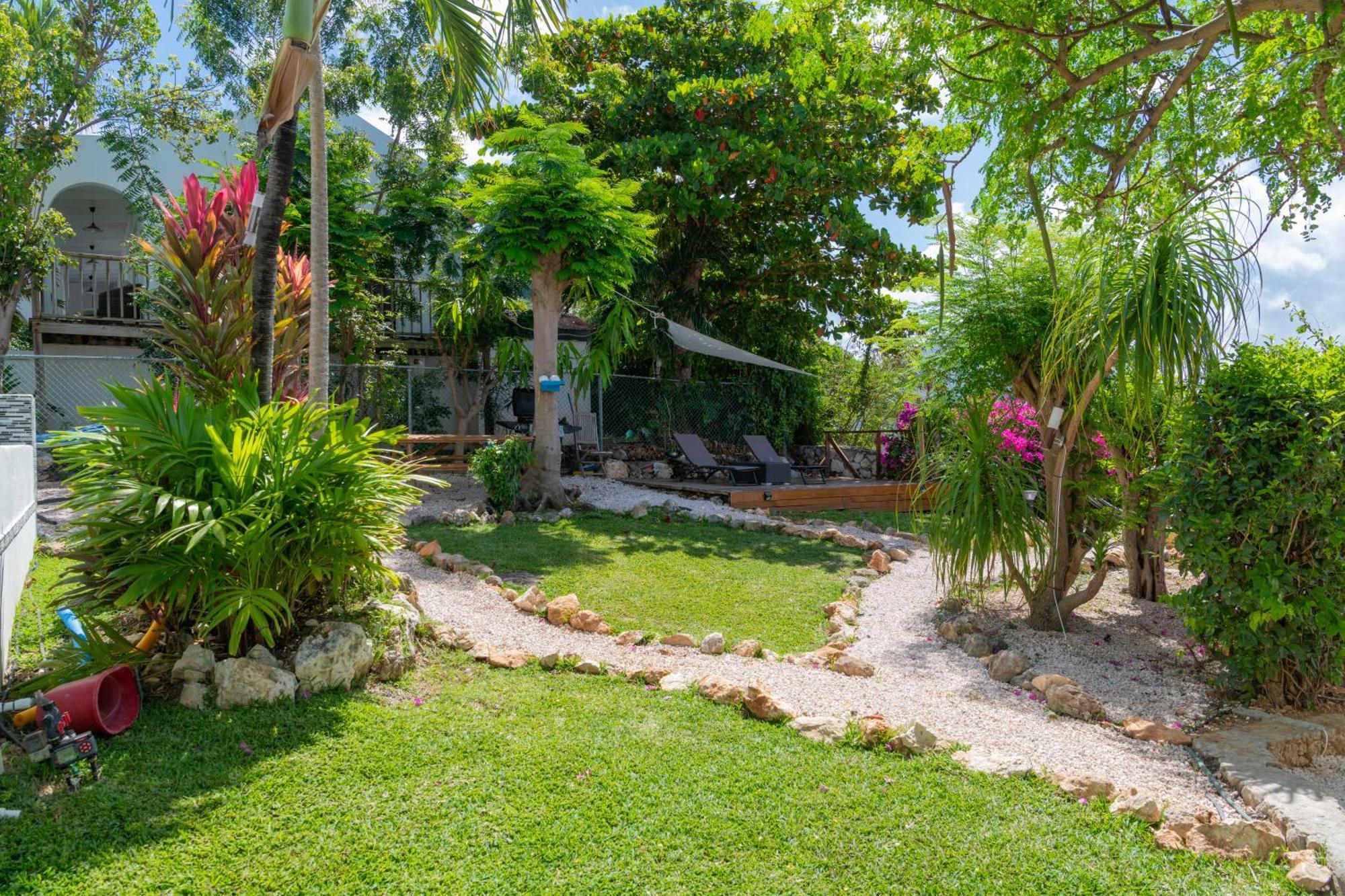 Blue Dream Apartments Simpson Bay Exterior photo